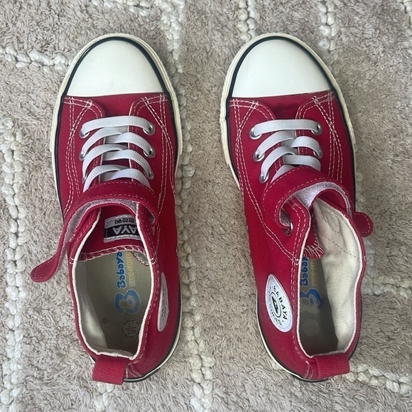 Banana Kids Shoes Red Canvas Sneakers 37/234 or Size 5 - Picture 2 of 6